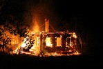 Пожар-угроза деревянному дому
